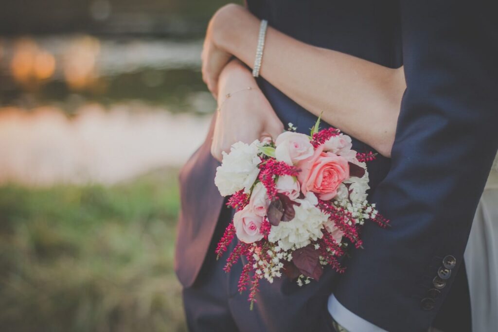 Netaisyklingos formos vidutinio dydžio puokštė – vienas puikiausių šių metų pasirinkimų 294 - vilma wedding vestuviu planavimas planuotoja vestuves italijoje organizavimas planuotoja patarimai idejos svente santuoka