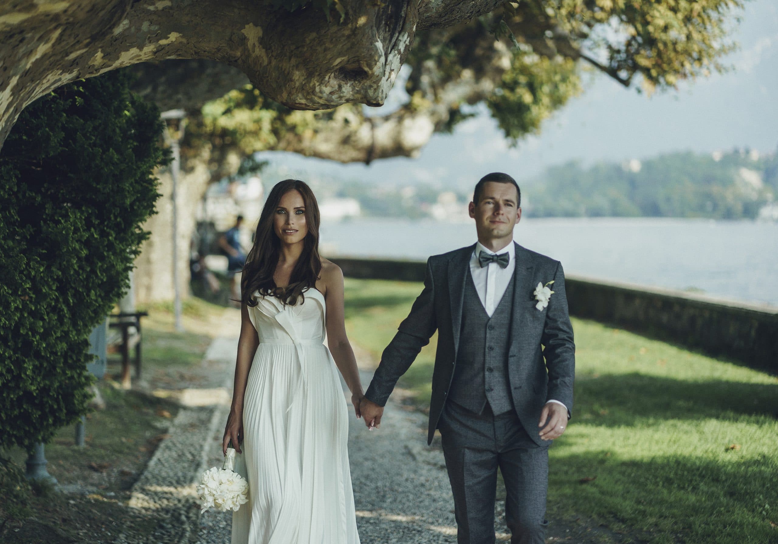Vilma Wedding & Event Planner _ Vilma Rapšaitė _ vestuvės šiaurės Italijoje _ Komo ežero pakrantė _ jaunieji _ vestuvės dviems _ fotosesija parke _ vestuvių organizavimas 2022